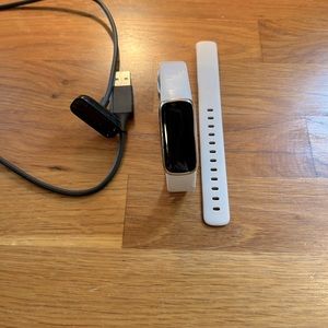 Fitbit Luxe with extra band and charger